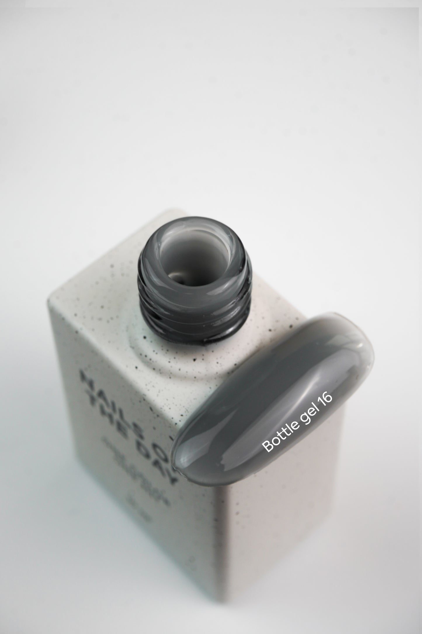 NAILSOFTHEDAY Bottle gel 16, 10 ml