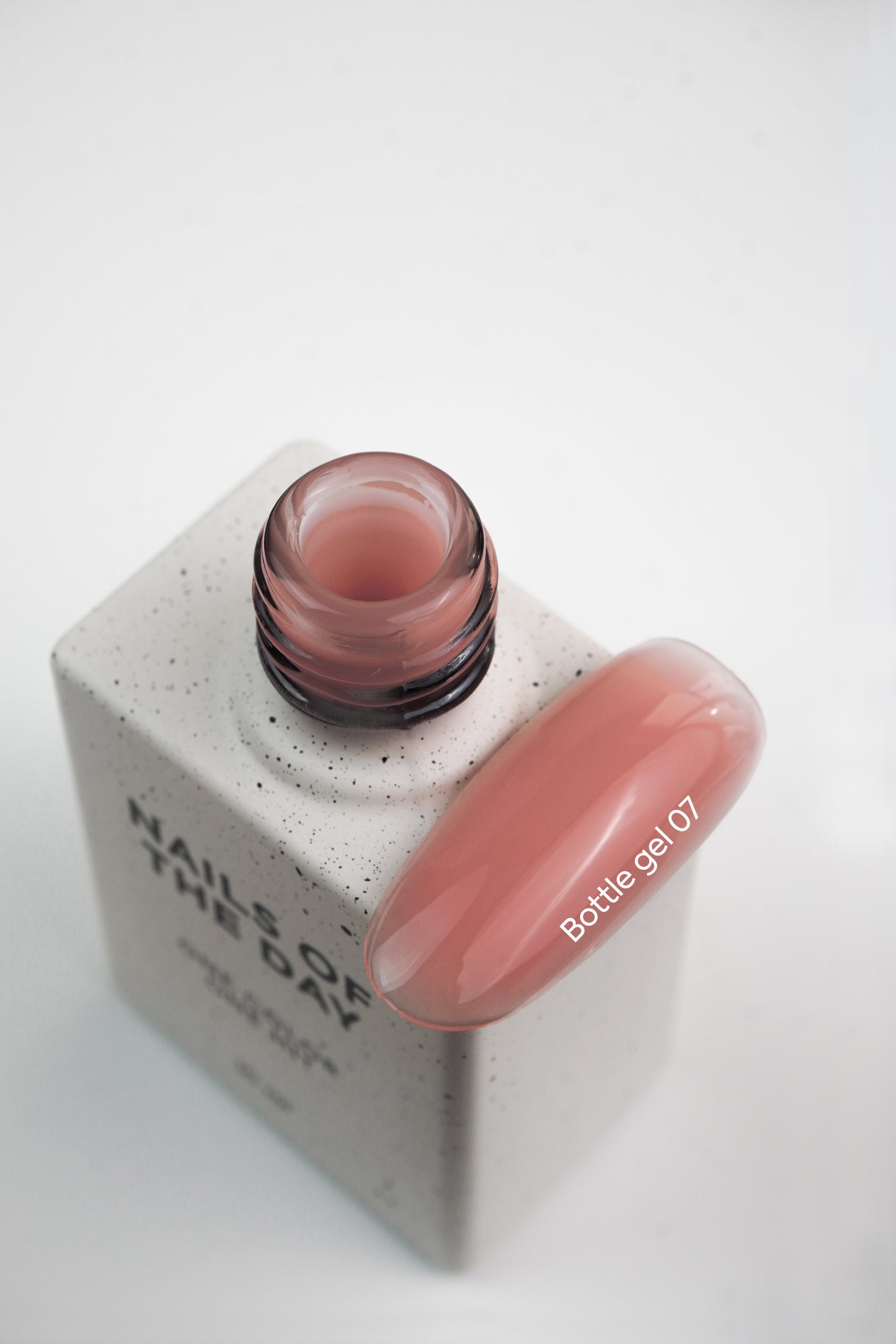 NAILSOFTHEDAY Bottle gel 07, 10 ml