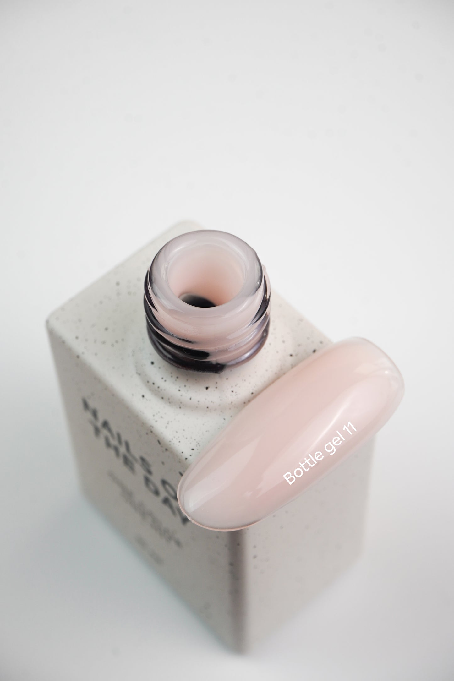 NAILSOFTHEDAY Bottle gel 11, 10 ml